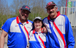 de gauche à droite :
Paolo FOLISI , Stéohanie BELOT , Fabrizzio FOLISI 
                                   Equipe qualifiée 
